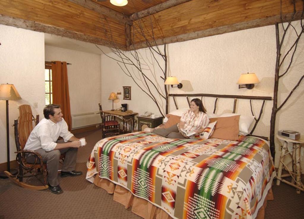 Finger Lakes Lodging Skaneateles Room photo