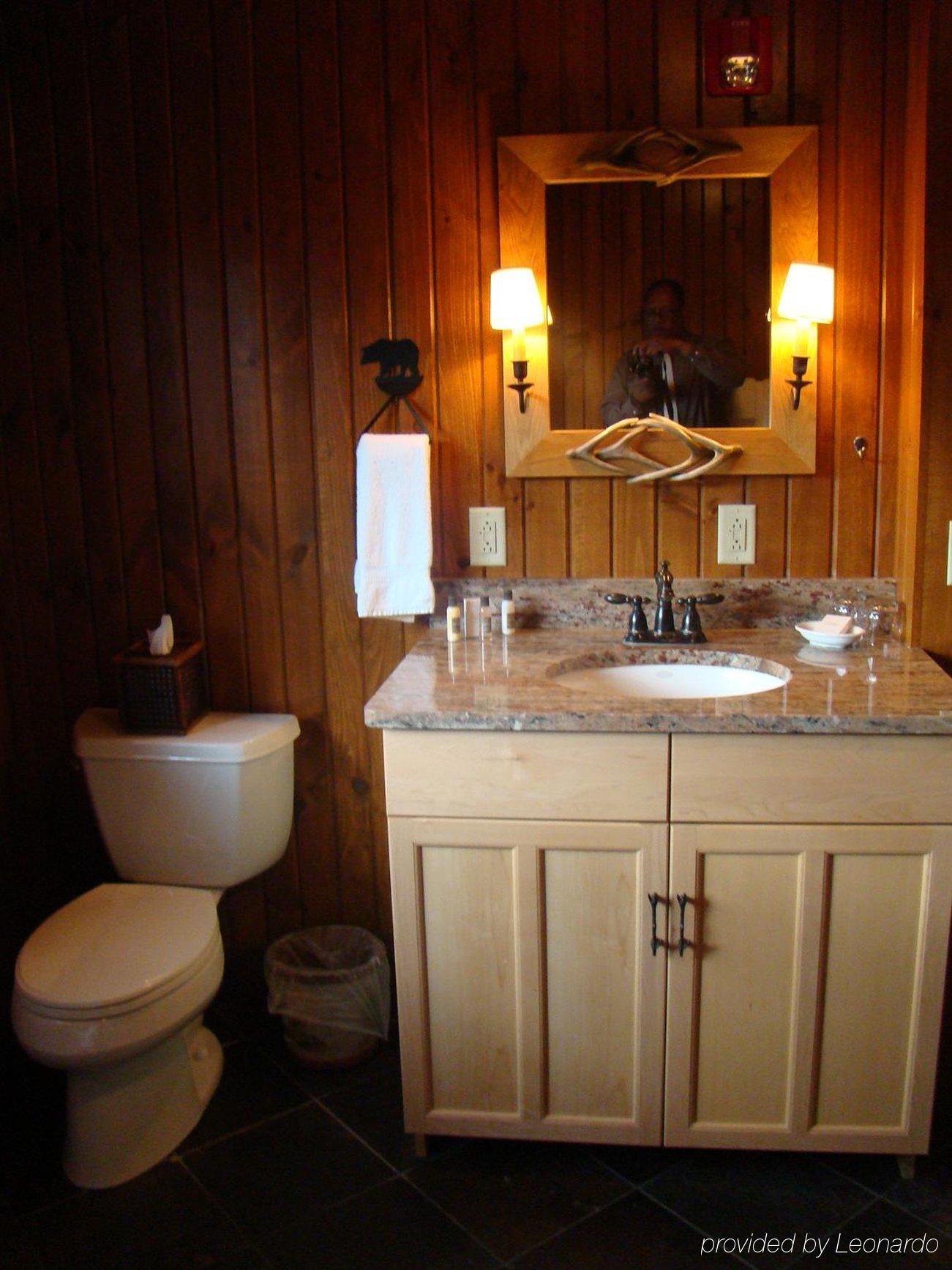 Finger Lakes Lodging Skaneateles Room photo